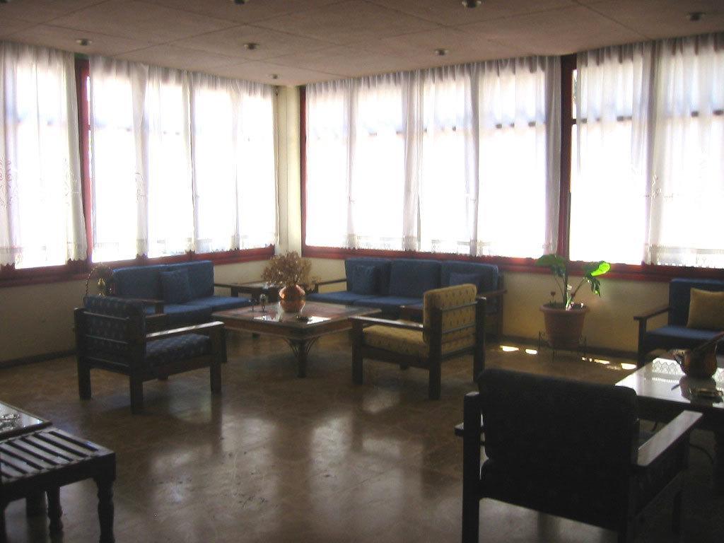 Hotel Avra Aegina Bagian luar foto