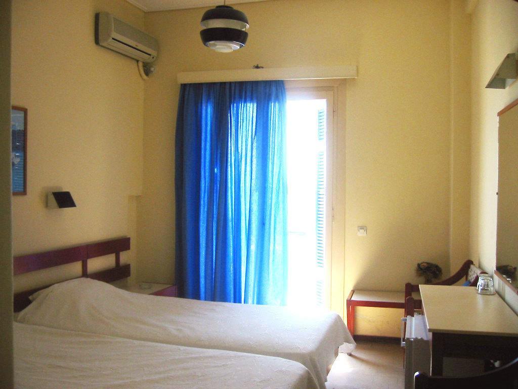 Hotel Avra Aegina Ruang foto